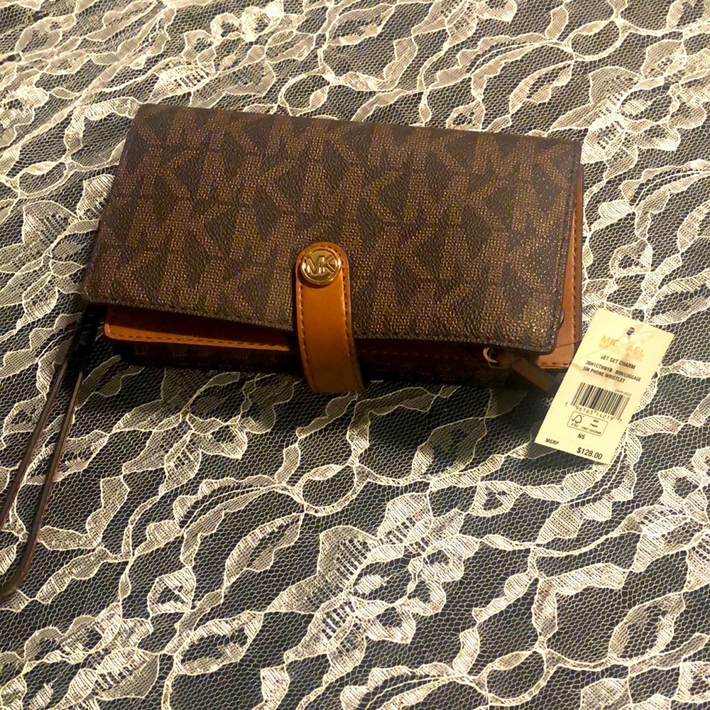 Michael kors jet set phone wristlet